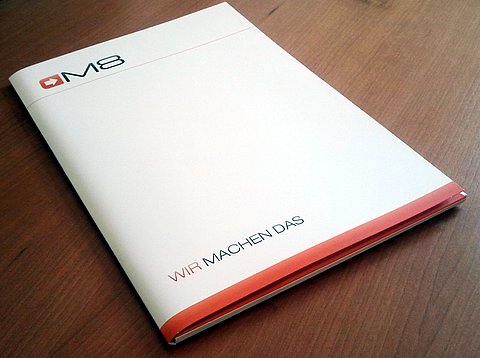 Geschäftsausstattung: Individualisierte Präsentationsmappe für die M8-Personalentwicklung GmbH / 2011